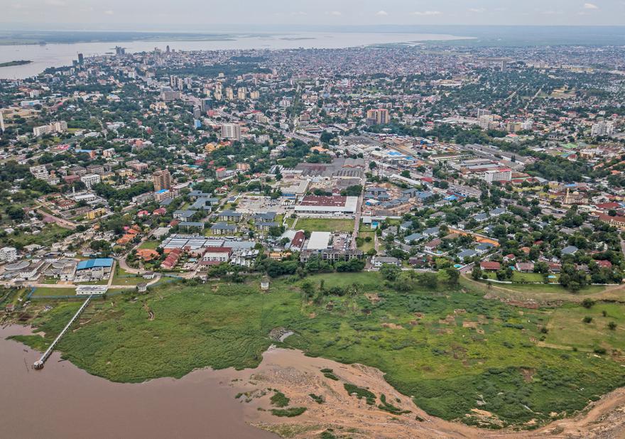 kinshasaページ Zaire (formerly Belgian Congo) Streetscape in Kinshasa Date